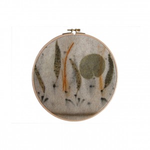 BAIN n°37 EMPREINTE n°01 / eucalyptus, arbre de judée, fer sur laine / diam.22 cm - 100 €