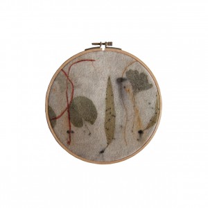 BAIN n°37 EMPREINTE n°01 / eucalyptus, arbre de judée, fer sur laine / diam.22 cm - 100 €