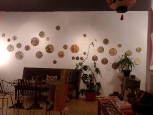 exposition au Caravan Café à Figeac de mapie des vignes